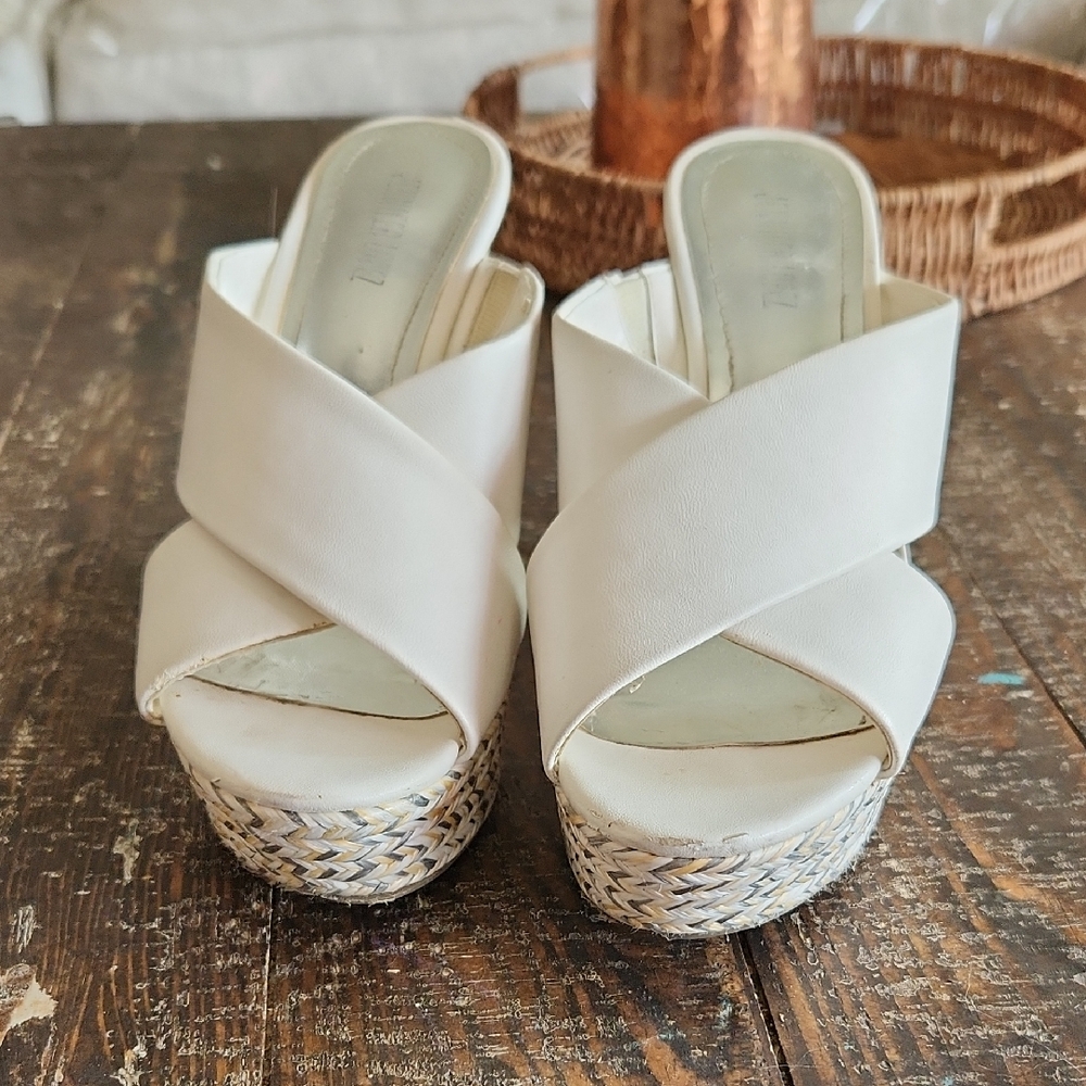 Jennifer Lopez White Platform Sandals